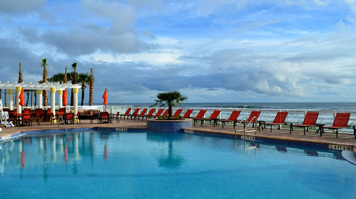 oceanfront infinity pool