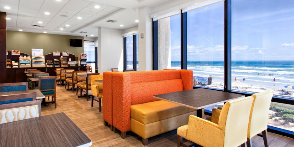 Holiday Inn Express & Suites Oceanfront Breakfast Area 