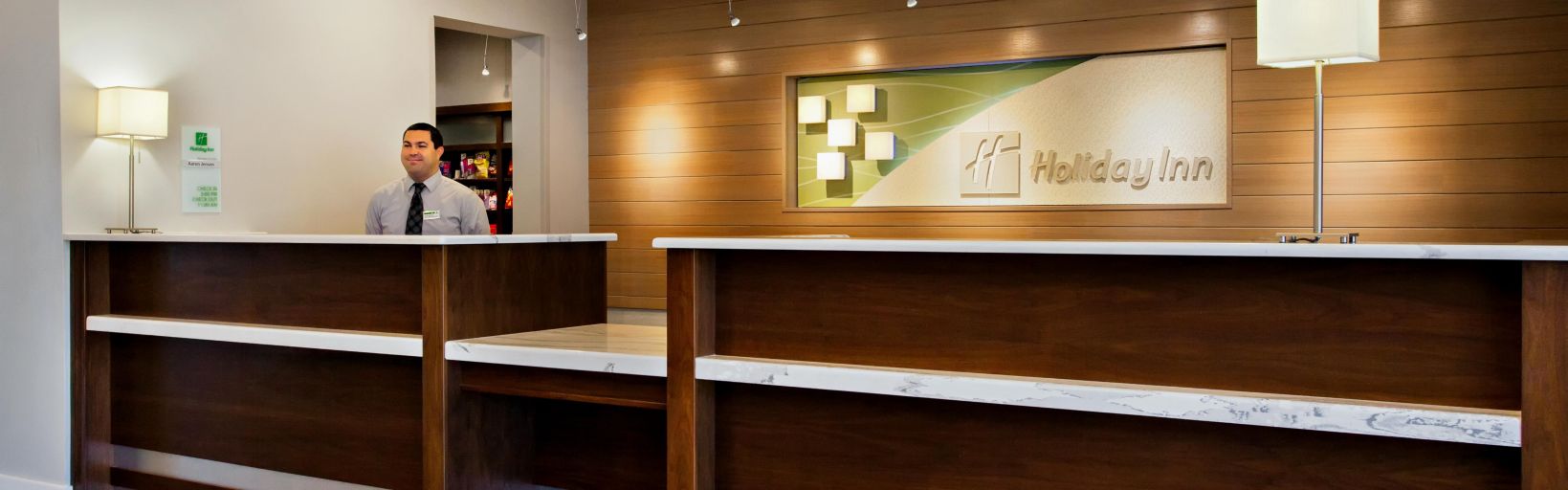 Holiday Inn & Suites Daytona Beach Front Desk